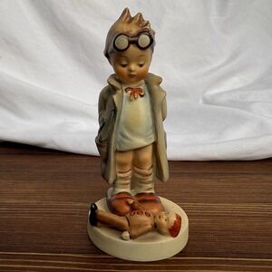 Hummel The Doctor #127 4.5" Read